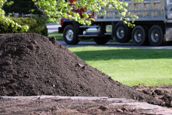Yard Dirt Delivery in Bloomfield Hills