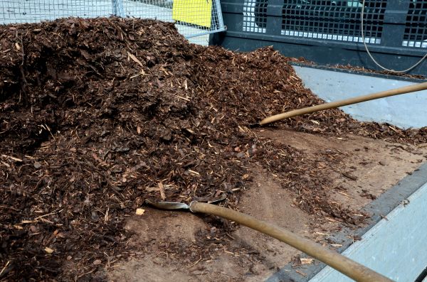 Cedar Bark Delivery in Bloomfield Hills