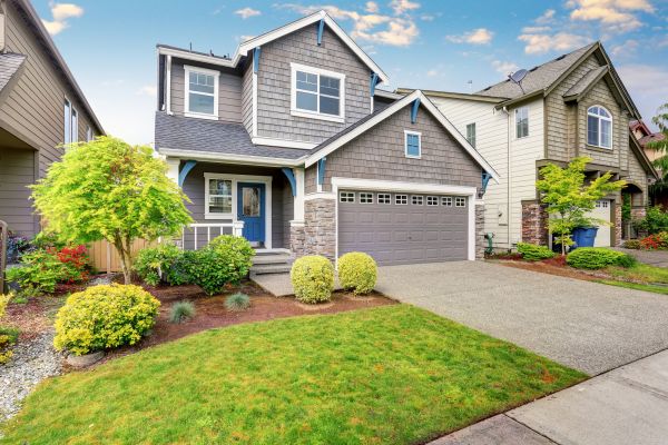 Curb Appeal Landscaping in Bloomfield Hills